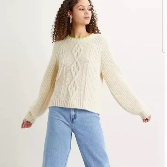 Levi’s Almond Milk Ava cable knit wool alpaca‎ blend crew sweater women’s small - Picture 1 of 9